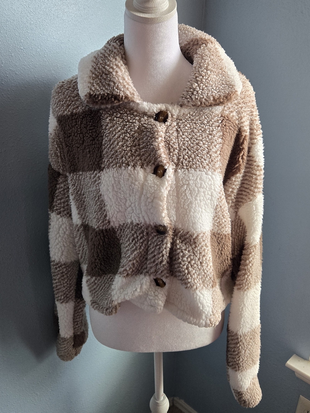Cozy Sherpa Plaid Button-Up Jacket - Cream & Brown